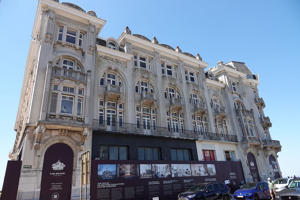 Het monumentale casinogebouw aan de zeedijk van Nieuwpoort